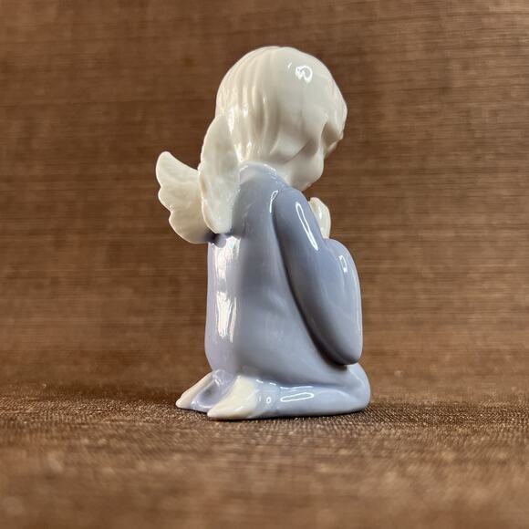 Vintage Praying Angel Figurines – Blue & White Ceramic Boy & Girl – Japan VTG - Picture 4 of 16